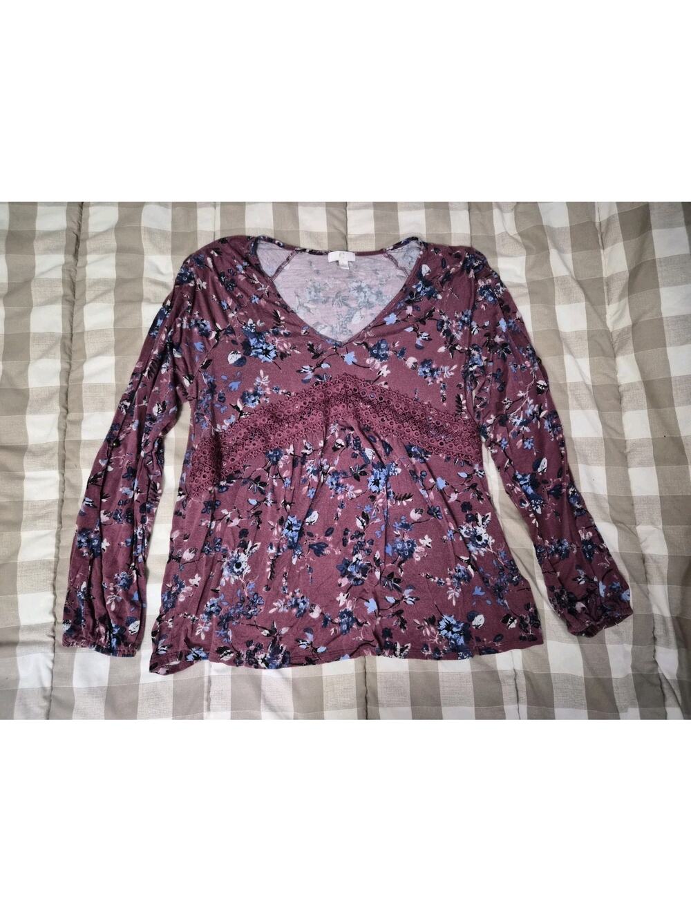 Size L Charming Charlie Women's Plum Floral Long Sleeve Peep Cold Shoulder Top